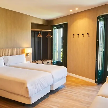 Latroupe Prado Hostel