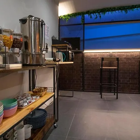 Madriz Hostal *