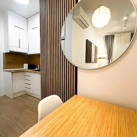 Cozy 2bd Flat City Center + Ac
