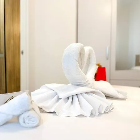 Cozy 2bd Flat City Center + Ac