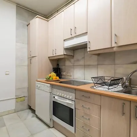 Spacious & Comfortable Flat In Gran Via-sol Apartamento