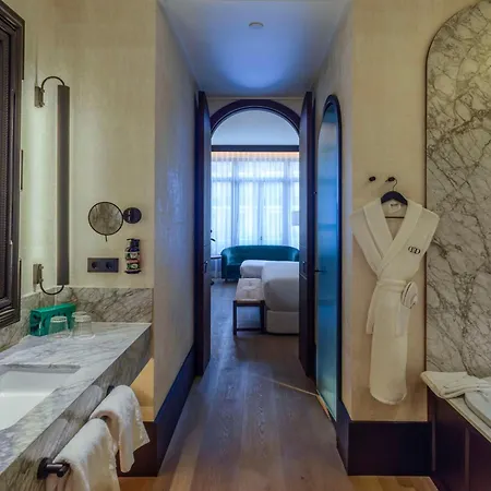 Montera Madrid, Curio Collection By Hilton Hotel Madrid