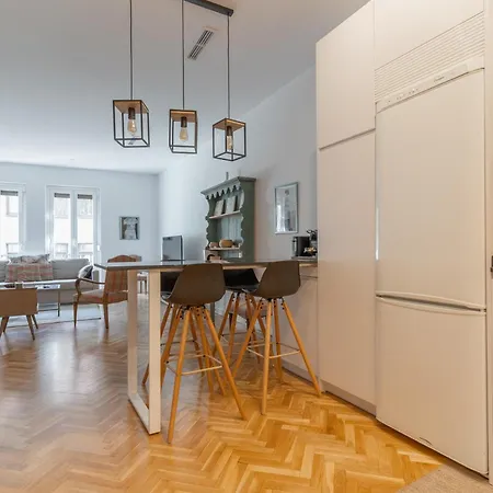 Appartement Spacious Central-3bedrooms 3bathrooms-sol