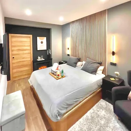 Luxury And Elegant Apartment *