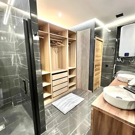Apartment Luxury And Elegant