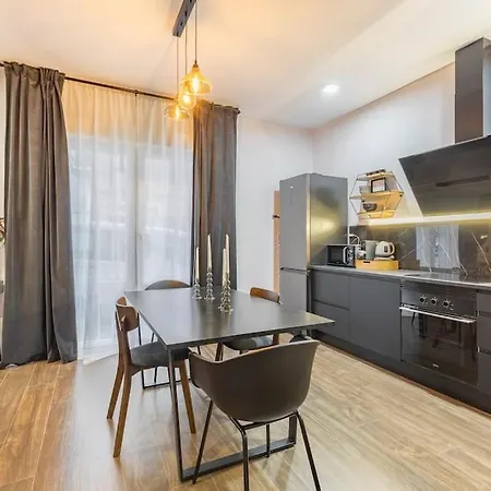 Luxury And Elegant Apartment