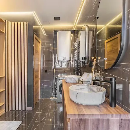 Luxury And Elegant Apartment Madrid