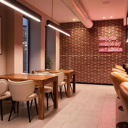 Latroupe Prado Hostel Madrid
