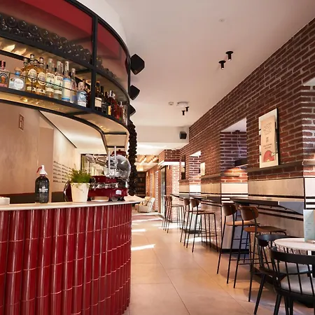 Hostel Latroupe Prado