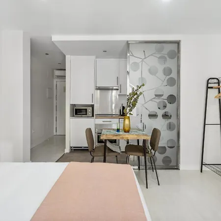 Limehome Calle De La Paloma * Madrid