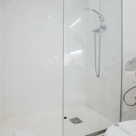 Daire Cozy And Bright-1bedroom 1bathroom-chamberi *