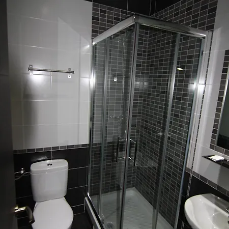 Guest house Mh Fuencarral 5*