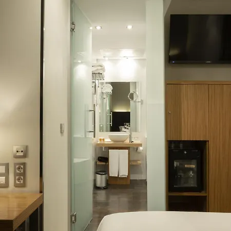 Hotel Petit Palace Plaza Del Carmen 4*