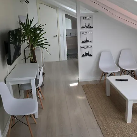 Hortaleza 72 Calle, Preciosa Buhardilla Entre Chueca Y Malasana Appartement *