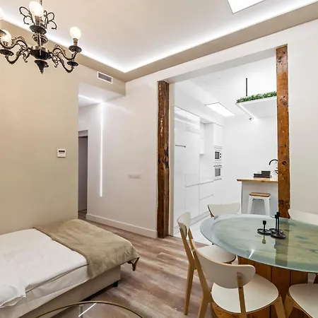 Spacious 3 Bedroom In Centro * Madrid