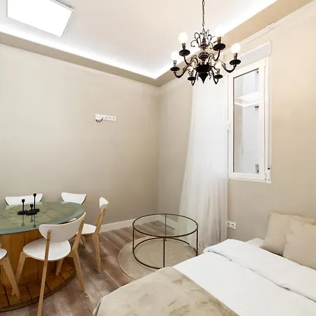 Spacious 3 Bedroom In Centro *