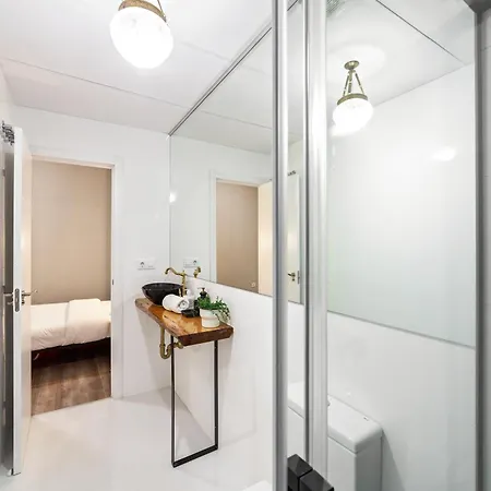 Spacious 3 Bedroom In Centro * Madrid