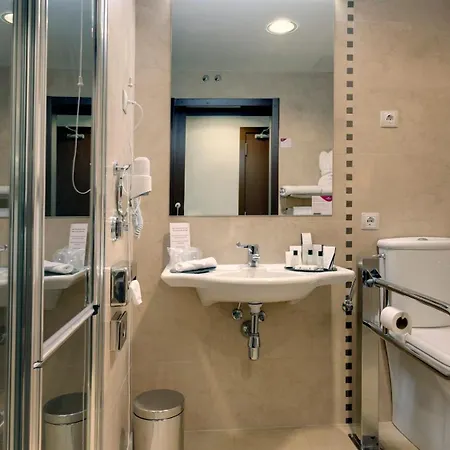 Crowne Plaza Airport Hotell