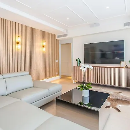 Penthouse Private Jacuzzi Castellana