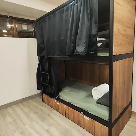 Only For Women Madrid-sol Hostal Madrid