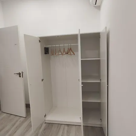 Hostal Only For Women Madrid-sol