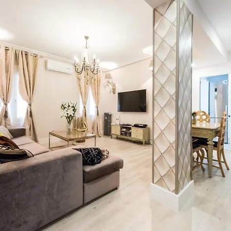 Deluxe Apartment *