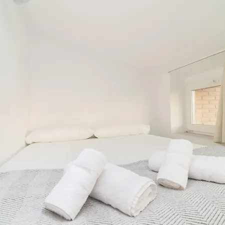 Lovely Attic Διαμέρισμα