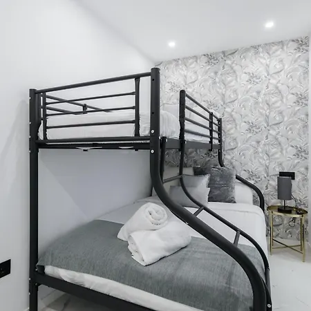 New Elegante, 2br And 1bth *