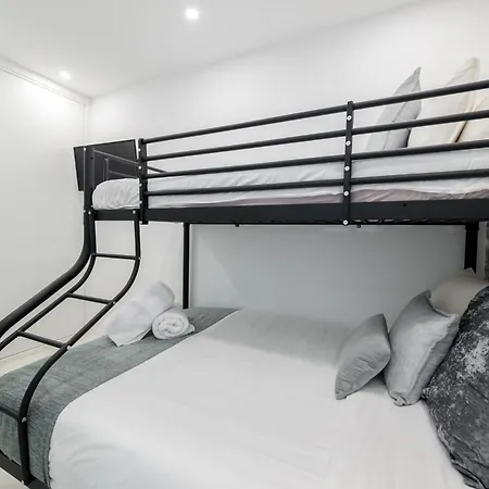 New Elegante, 2br And 1bth * Madrid
