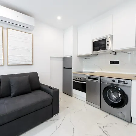 New Elegante, 2br And 1bth *
