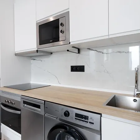 New Elegante, 2br And 1bth * Madrid