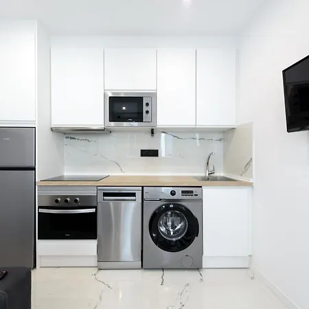 New Elegante, 2br And 1bth *
