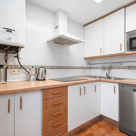 La Latina Sol. Espacioso Apartamento, 12 Pax Madri
