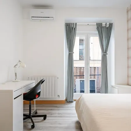 La Latina Sol. Espacioso Apartamento, 12 Pax