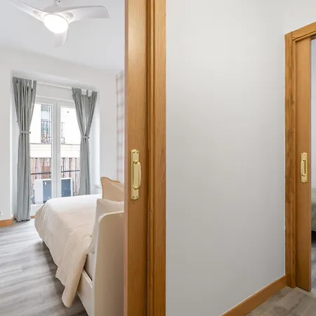 La Latina Sol. Espacioso Apartamento, 12 Pax Apartamento