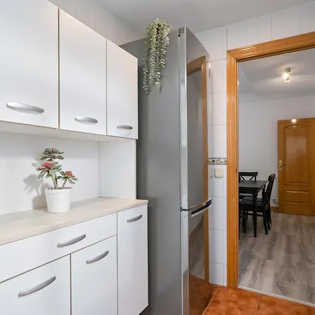 La Latina Sol. Espacioso Apartamento, 12 Pax
