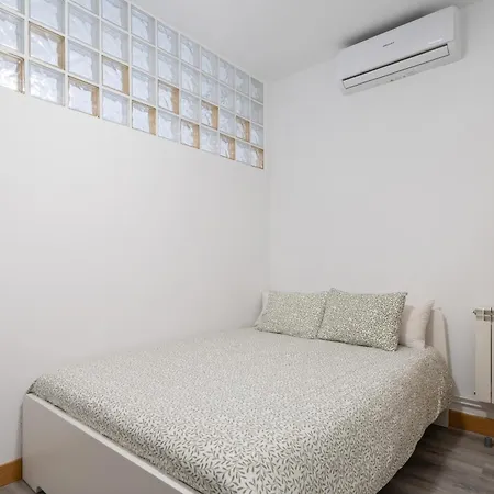 La Latina Sol. Espacioso Apartamento, 12 Pax Apartamento Madri