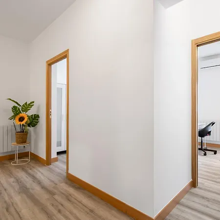 Apartamento La Latina Sol. Espacioso Apartamento, 12 Pax