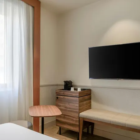 Hotel Ac Los Vascos By Marriott 3*
