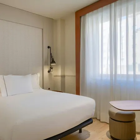 Hotel Ac Los Vascos By Marriott