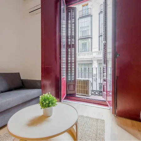 A Tus Pies 4, Carretas 25 Apartamento