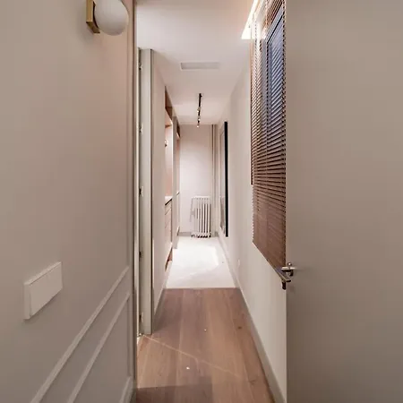 Luxury & Exclusive Salamanca 10 Pax Apartment