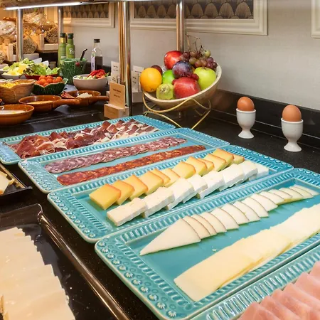 Catalonia Las Cortes Hotell 4*