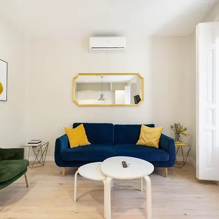 Modern, Brand-new For 4 In Letras - Huertas Lejlighed *