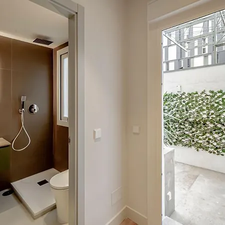 Stylish 5br Flat With Terrace *
