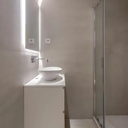 Stylish 5br Flat With Terrace *