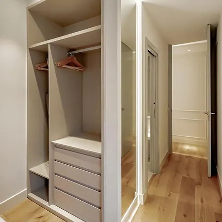 Stylish 5br Flat With Terrace Apartment