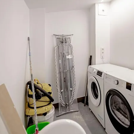 Stylish 5br Flat With Terrace Apartment *