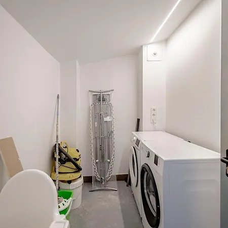 Stylish 5br Flat With Terrace * Madrid