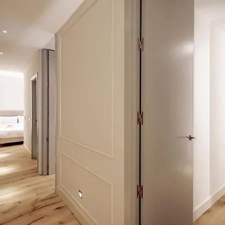 Stylish 5br Flat With Terrace *